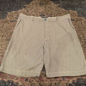 Izod Men's navy seersucker stripe cotton flat front pockets shorts 38